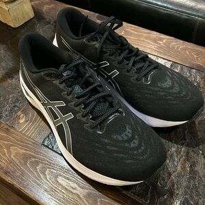 Brand new asics GT 2000